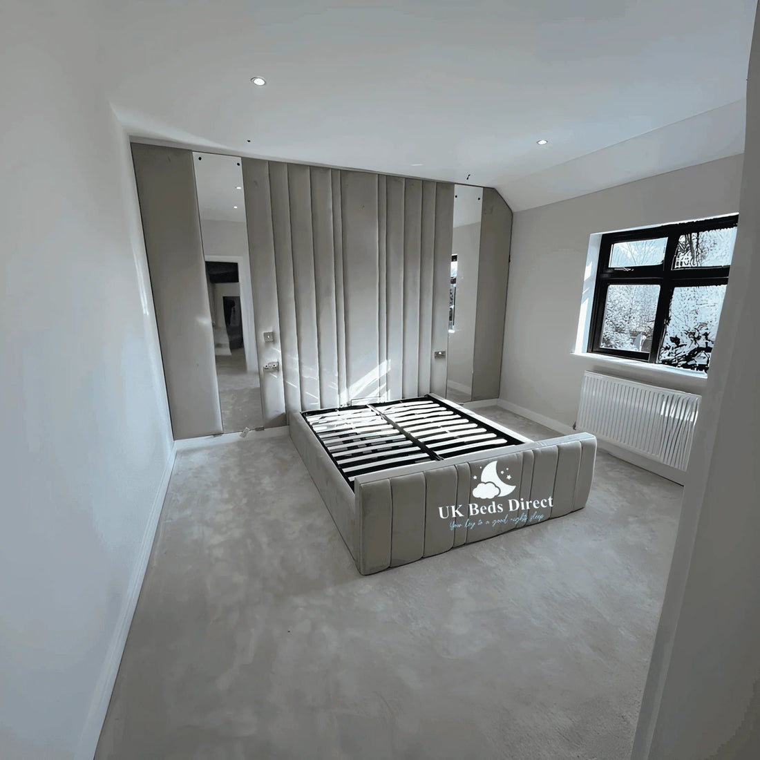 UKBedsDirect 2026 Dreamline Signature Bed – Luxury Upholstered Bed Frame with GoldChrome Accent Trim