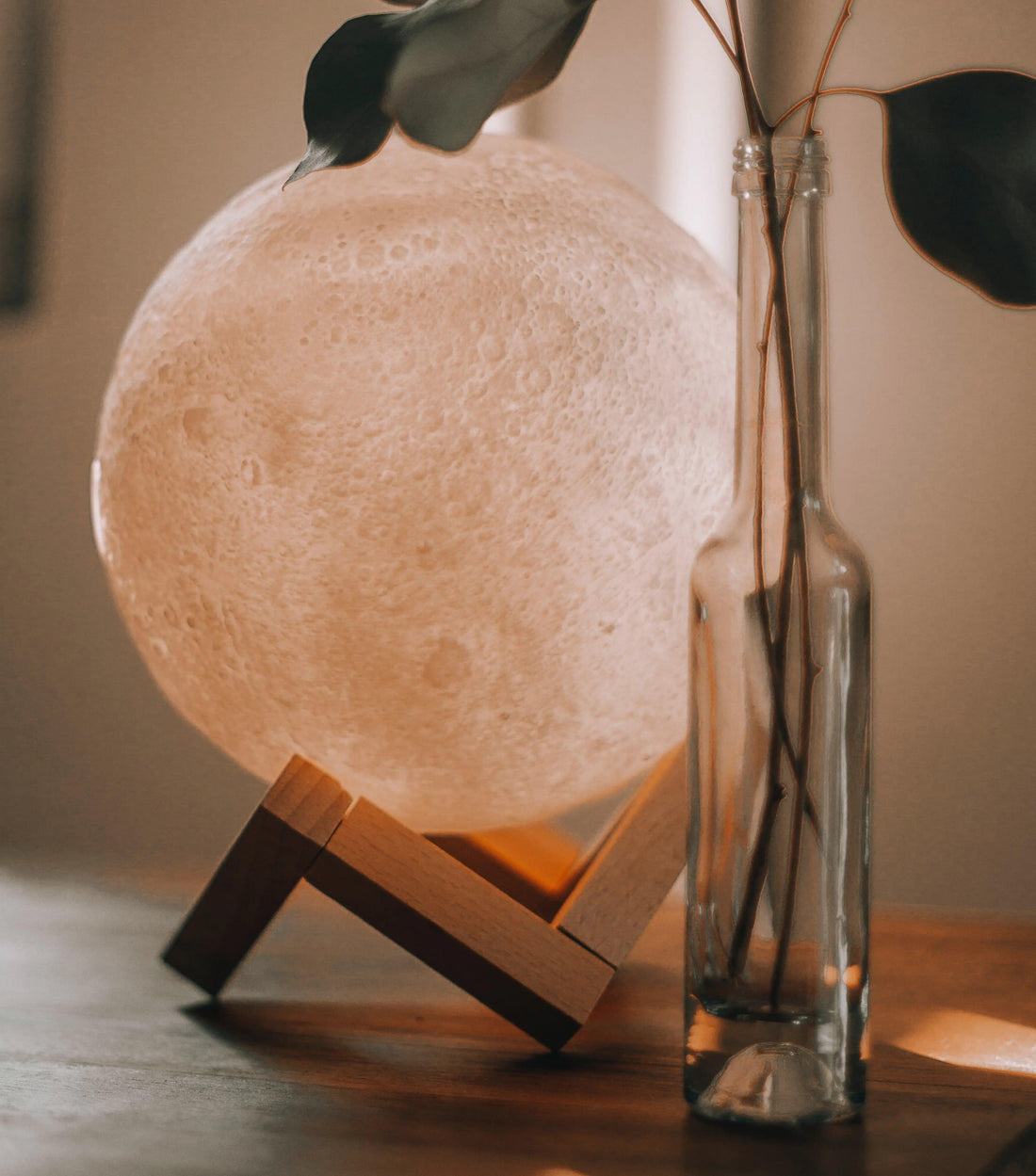 WHAT CAN A LEVITATING MOON LAMP DO? - UK Beds Direct ltd
