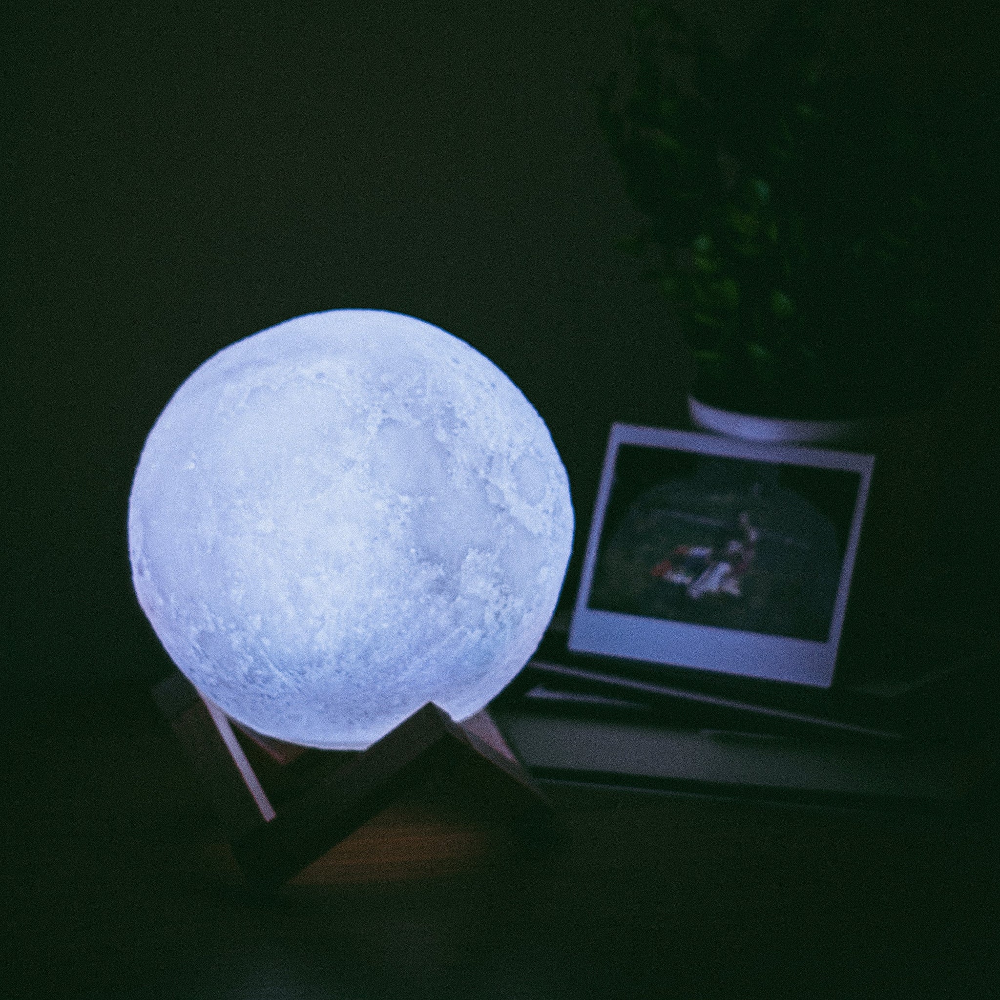 What makes a floating moon lamp so different?