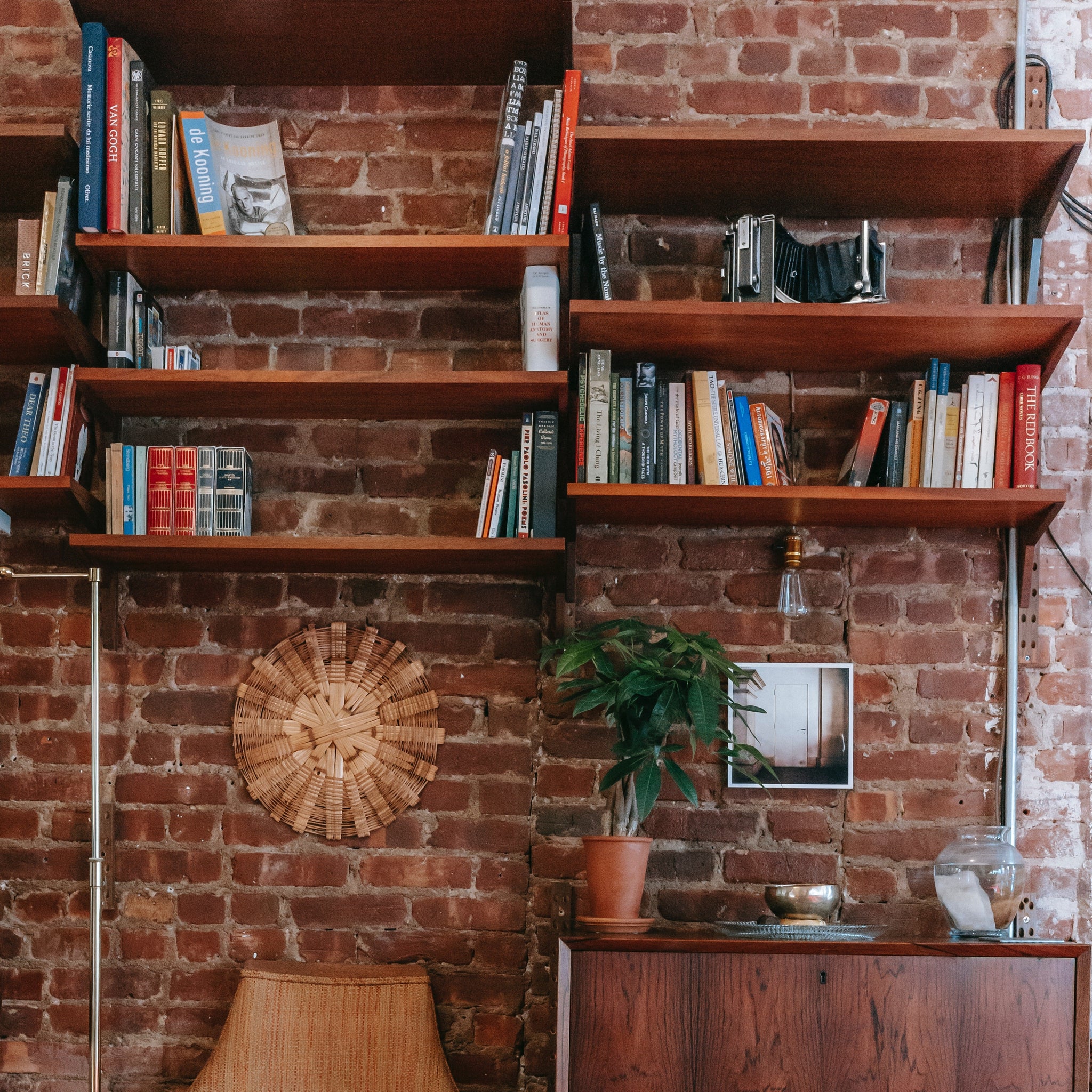 What is the significance of a floating bookshelf?